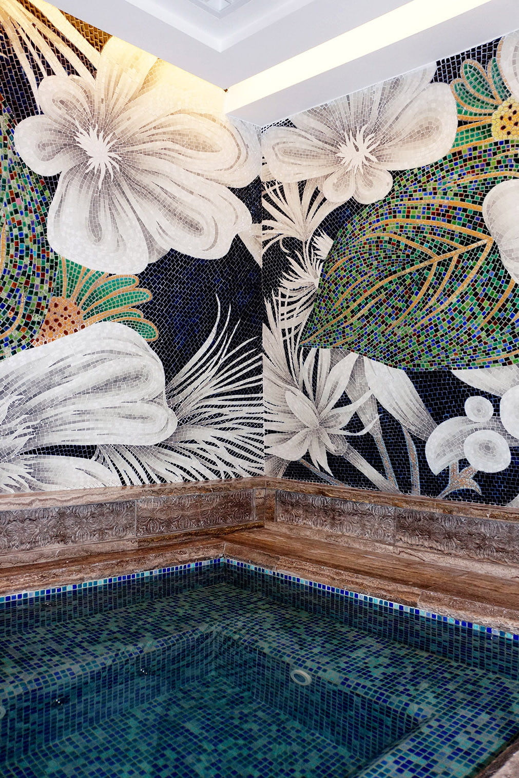 Gốm mosaic tại khách sạn The Lapis Hà Nội 21 Trần Hưng Đạo