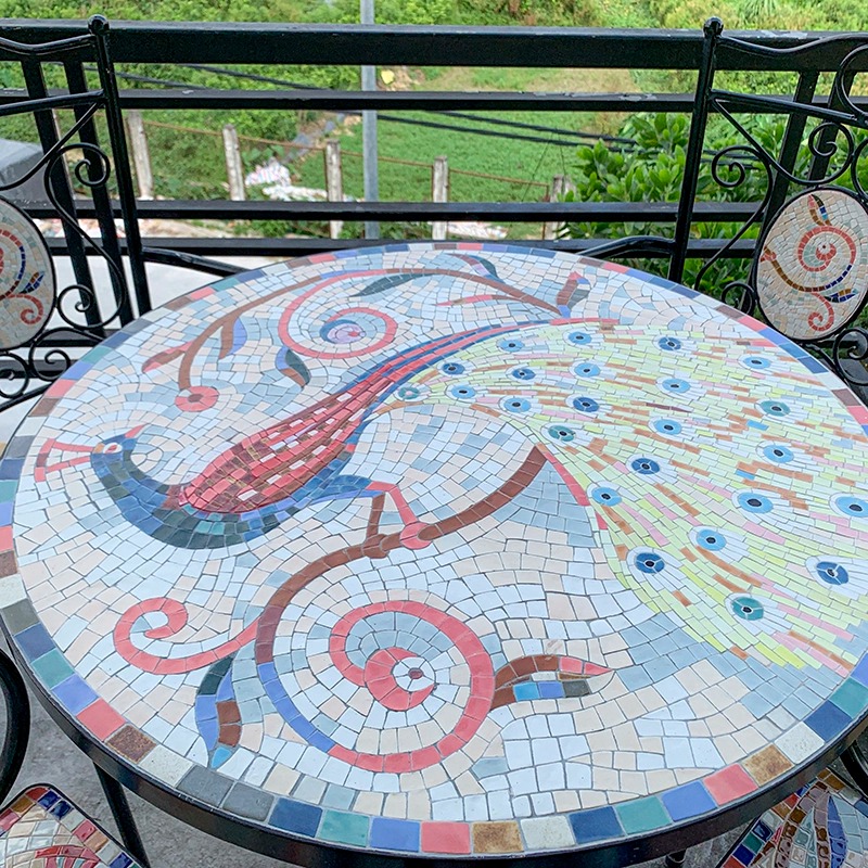 Bàn ghế Sân vườn bằng Gốm Mosaic – Họa tiết Con Công QM-BT32