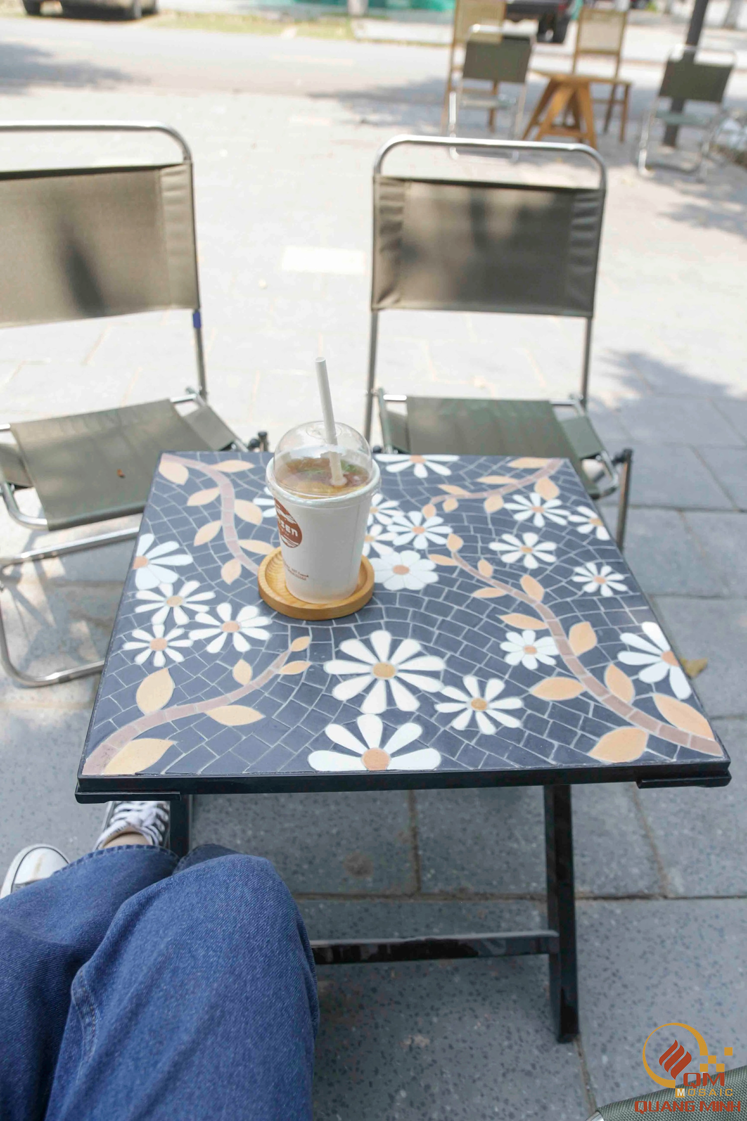 Bàn vuông Trà, Cafe bằng Gốm Mosaic – Họa tiết Cúc Chi QM-BT05
