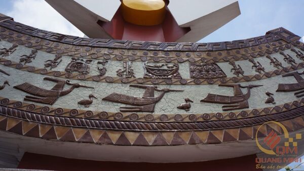 Công trình mosaic gốm tại đài tưởng niệm liệt sỹ Thủy Nguyên