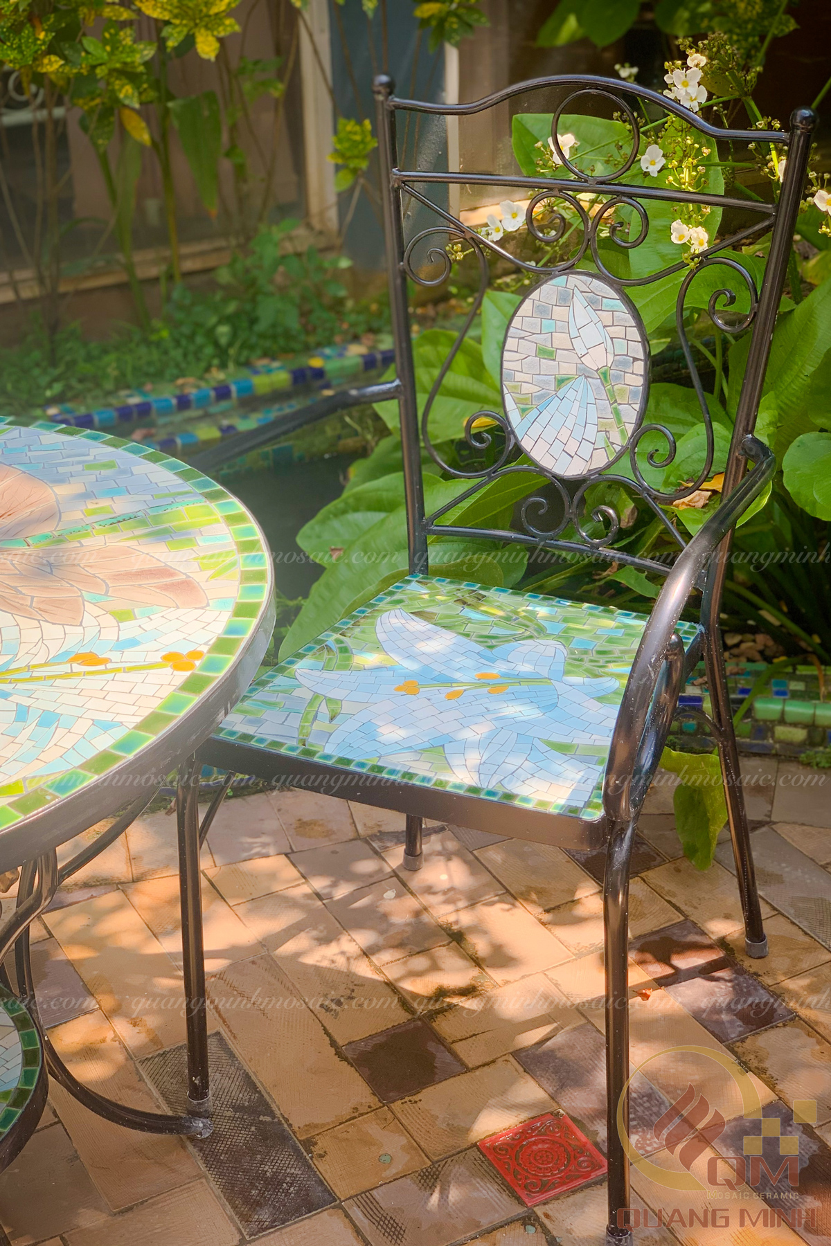 Bộ bàn ghế sân vườn khung sắt Mosaic gốm Hương Ly QM-BD04