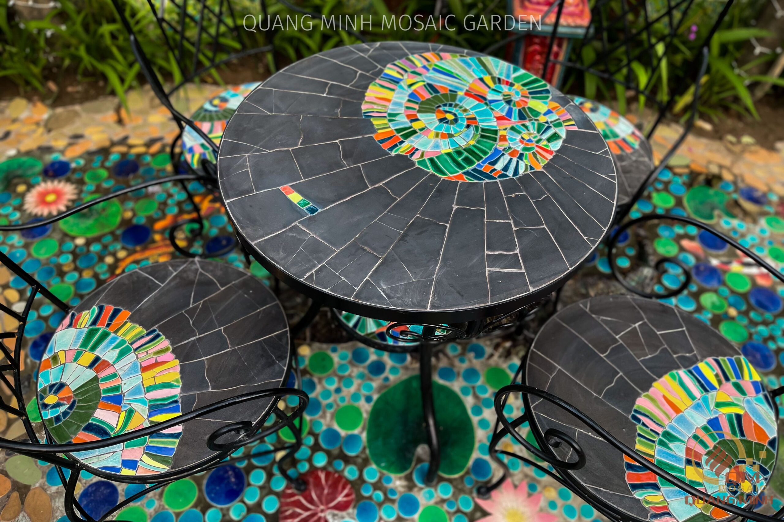 Bộ bàn ghế sân vườn khung sắt Mosaic gốm Thanh Oa QM-BD16