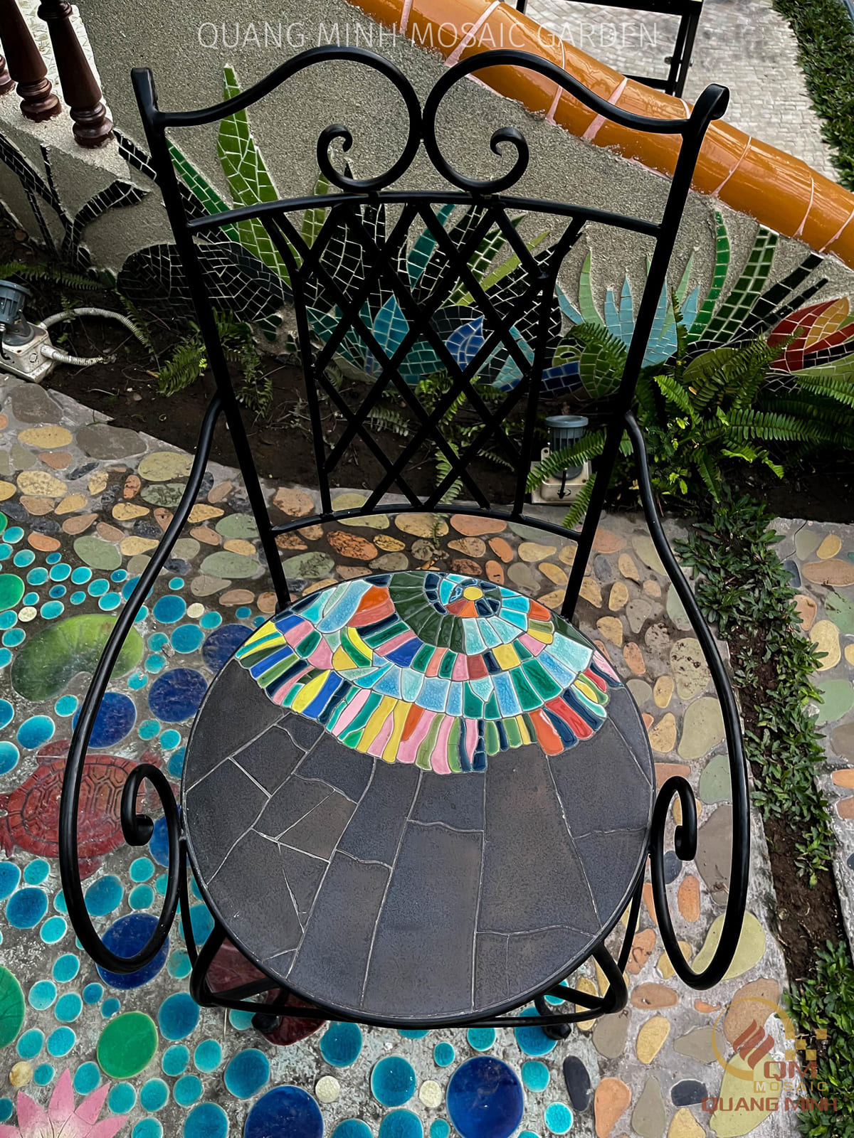 Bộ bàn ghế sân vườn khung sắt Mosaic gốm Thanh Oa QM-BD16