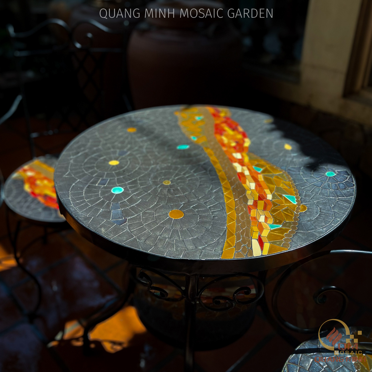 Bộ bàn ghế sân vườn khung sắt Mosaic gốm Lava QM-BD18
