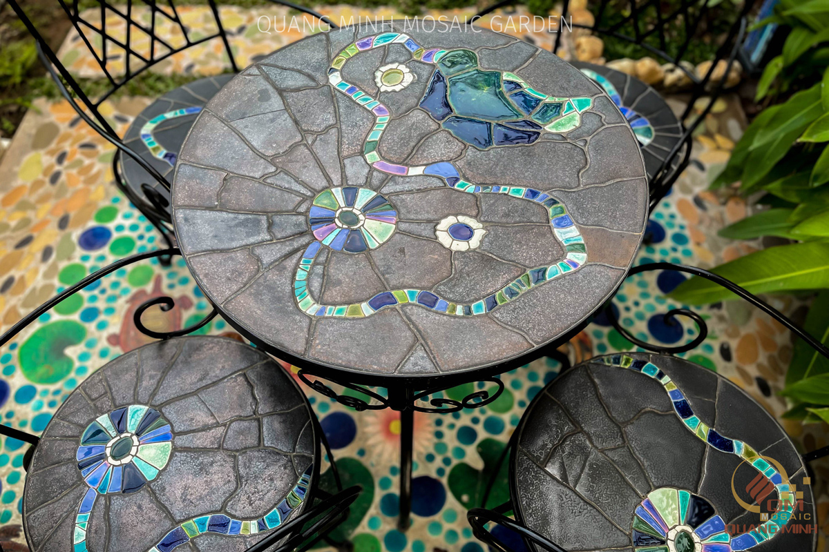 Bộ bàn ghế sân vườn khung sắt Mosaic gốm Lưu Thủy QM-BD15